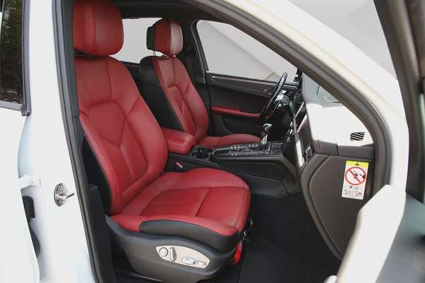 PORSCHE MACAN 2021 - GCC - FULLY LOADED - AMAZING CONDITION