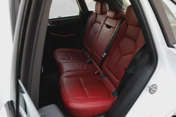 PORSCHE MACAN 2021 - GCC - FULLY LOADED - AMAZING CONDITION