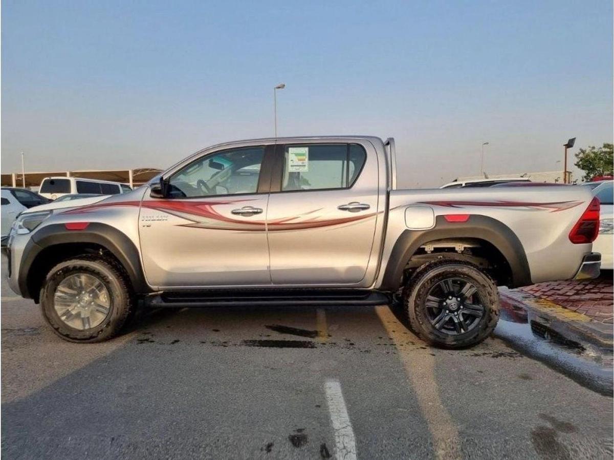 Toyota Hilux Toyota Hilux SR5 4.0L Petrol 2024-2-2