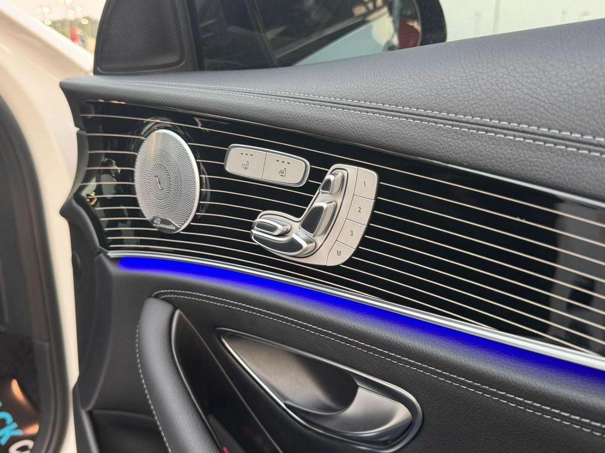 Mercedes-Benz E 400 AMG 3.0L-8-8