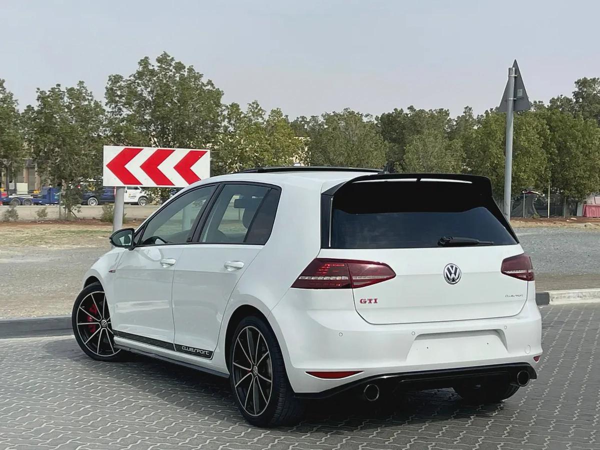 Volkswagen Golf GTI GCC full option excellent condition-4-4