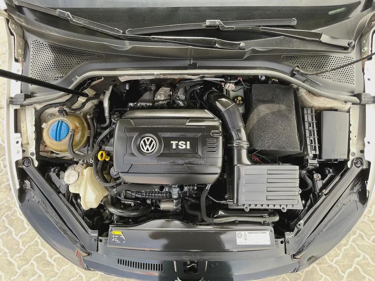 Volkswagen Golf GTI GCC full option excellent condition-10-10