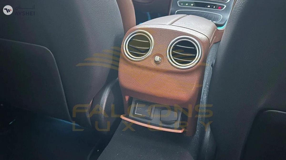 Mercedes-Benz E300 Premium 2.0L-6-6