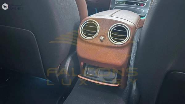 Mercedes-Benz E300 Premium 2.0L