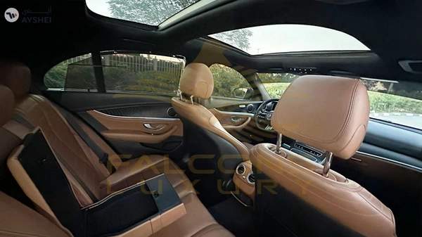 Mercedes-Benz E300 Premium 2.0L