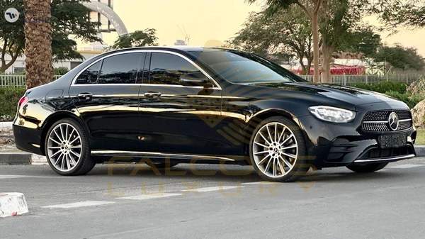 Mercedes-Benz E300 Premium 2.0L