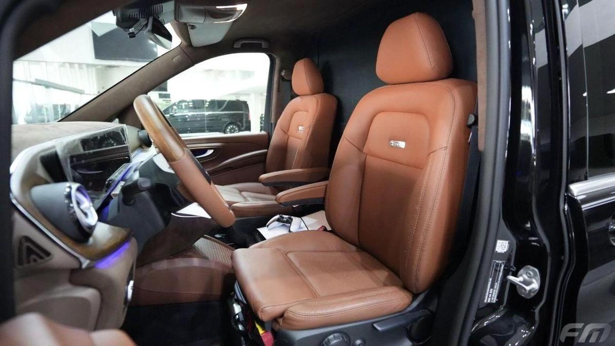 Mercedes-Benz V 300 VIP BUSINESS VAN – FULL LUXURY OPTION | BRAND NEW | GCC | 2025-3-3
