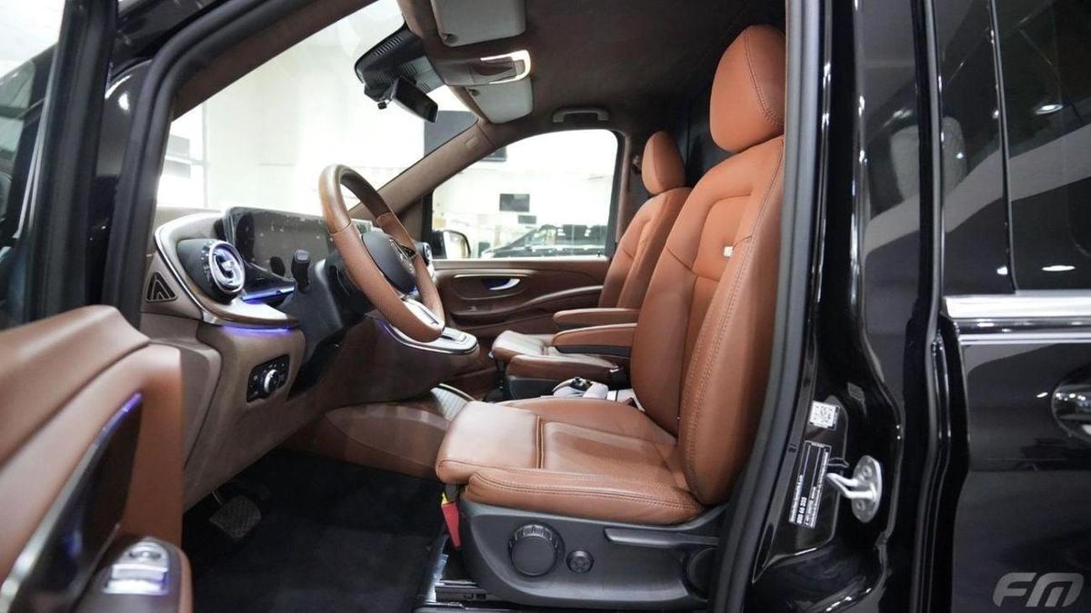 Mercedes-Benz V 300 VIP BUSINESS VAN – FULL LUXURY OPTION | BRAND NEW | GCC | 2025-4-4