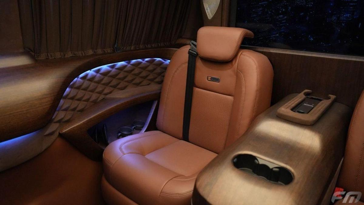 Mercedes-Benz V 300 VIP BUSINESS VAN – FULL LUXURY OPTION | BRAND NEW | GCC | 2025-11-11