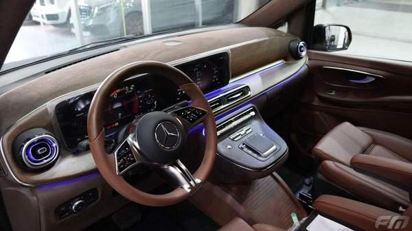 Mercedes-Benz V 300 VIP BUSINESS VAN – FULL LUXURY OPTION | BRAND NEW | GCC | 2025