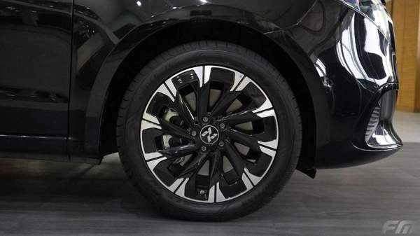 Mercedes-Benz V 300 VIP BUSINESS VAN – FULL LUXURY OPTION | BRAND NEW | GCC | 2025