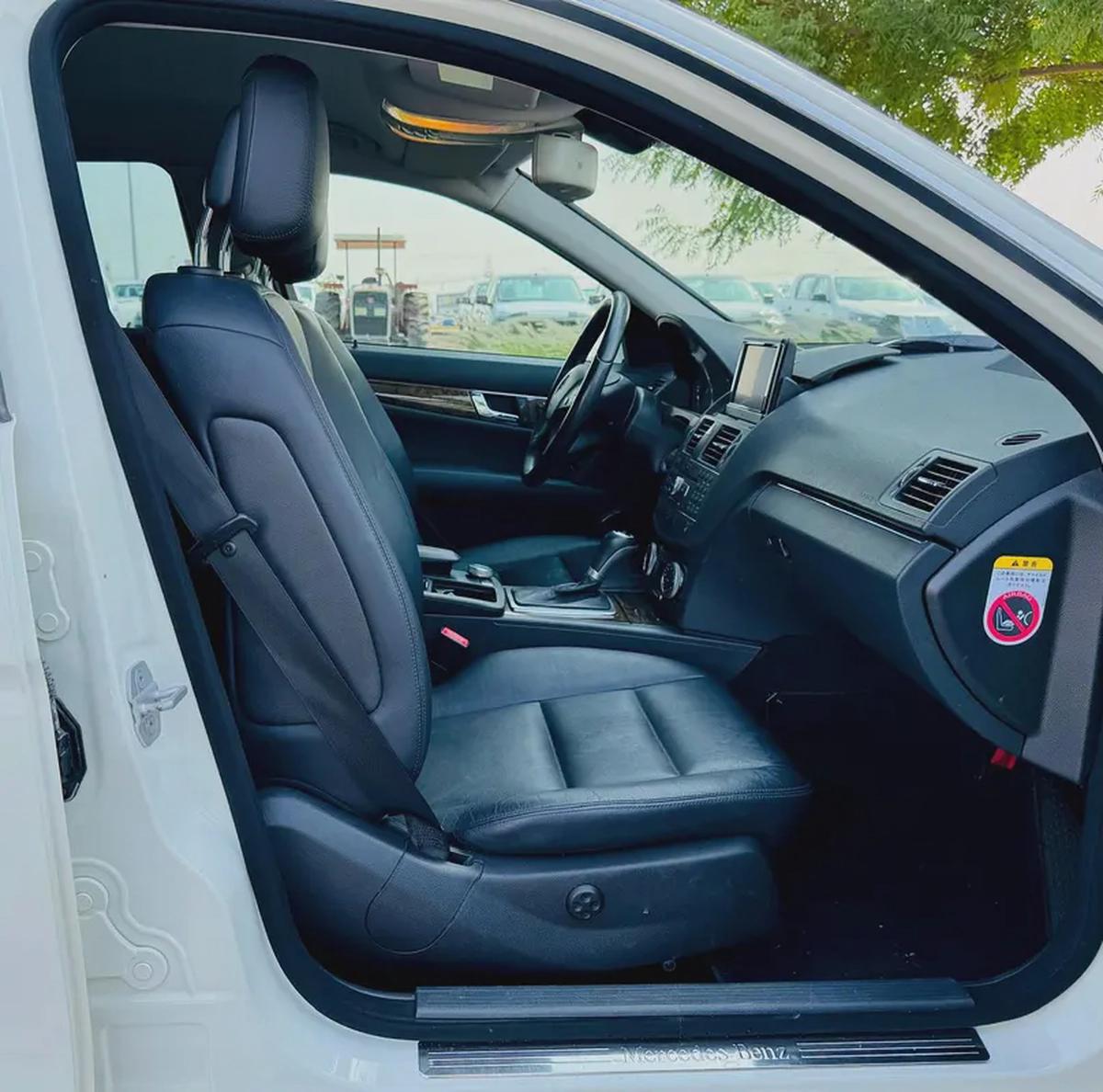 BENZ C300 | V6 | 2010 | CLEAN CAR | FRESH JAPAN IMPORT-13-13