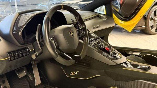 Lamborghini Aventador 6.5L V12 Lamborghini Aventador SV 2016 - LP 750-4 SV Roadster - Yellow (Giallo)