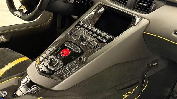 Lamborghini Aventador 6.5L V12 Lamborghini Aventador SV 2016 - LP 750-4 SV Roadster - Yellow (Giallo)