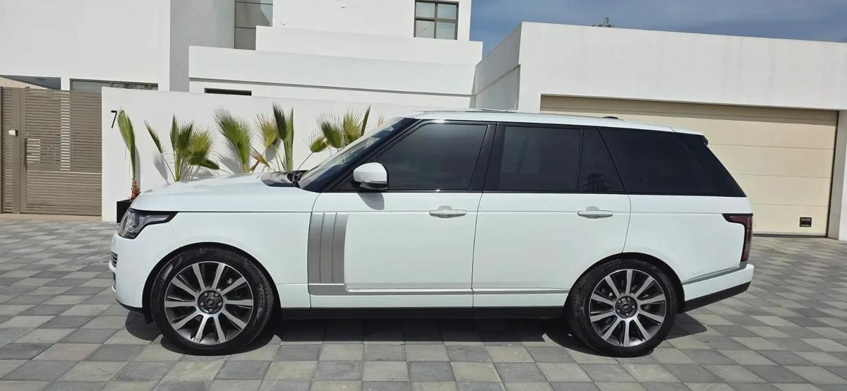 2016-Range Rover Vogue SE Supercharged-Full option-Excellent Condition-Full Service History-2-2