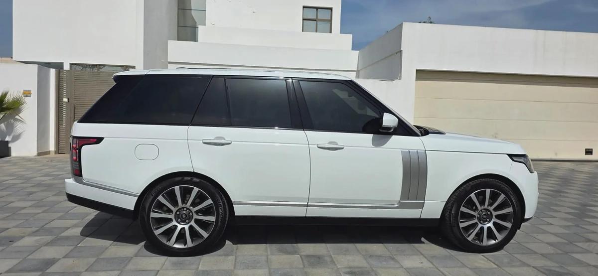 2016-Range Rover Vogue SE Supercharged-Full option-Excellent Condition-Full Service History-4-4