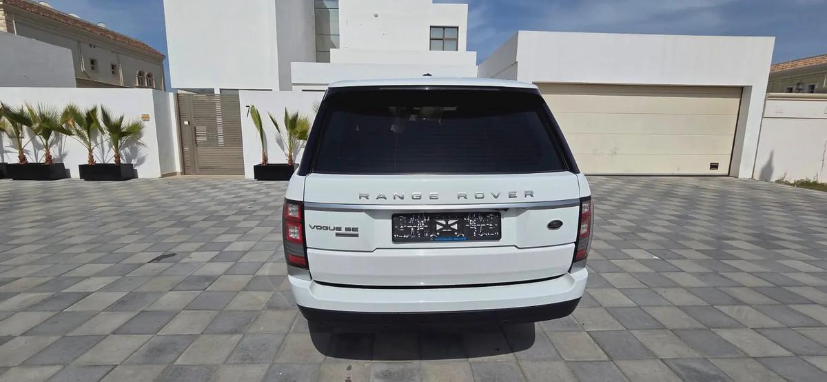 2016-Range Rover Vogue SE Supercharged-Full option-Excellent Condition-Full Service History-6-6