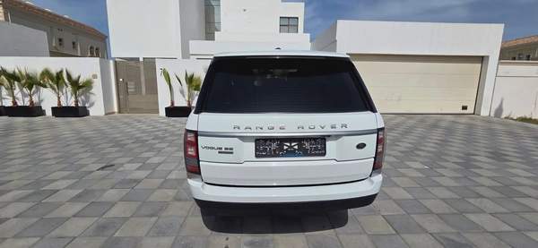 2016-Range Rover Vogue SE Supercharged-Full option-Excellent Condition-Full Service History