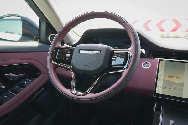 RANGE ROVER EVOQUE SE P250 DYNAMIC 2025!! FIVE YEARS WARRANTY!! THREE YEARS SERVICE CONTRACT