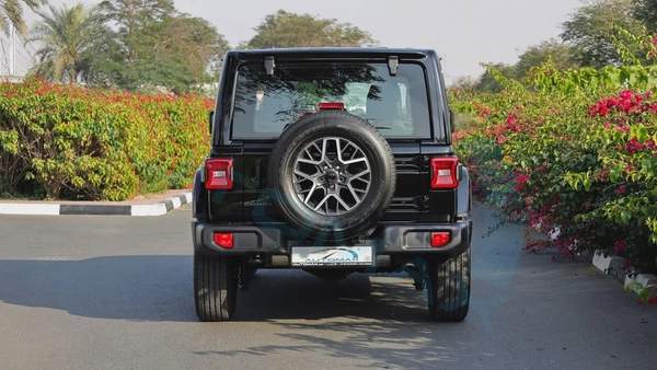 ( 5 Years Warranty + 3 Years Service ) 2025 JEEP WRANGLER UNLIMITED SAHARA I4 2.0T 4X4 GCC 0Km