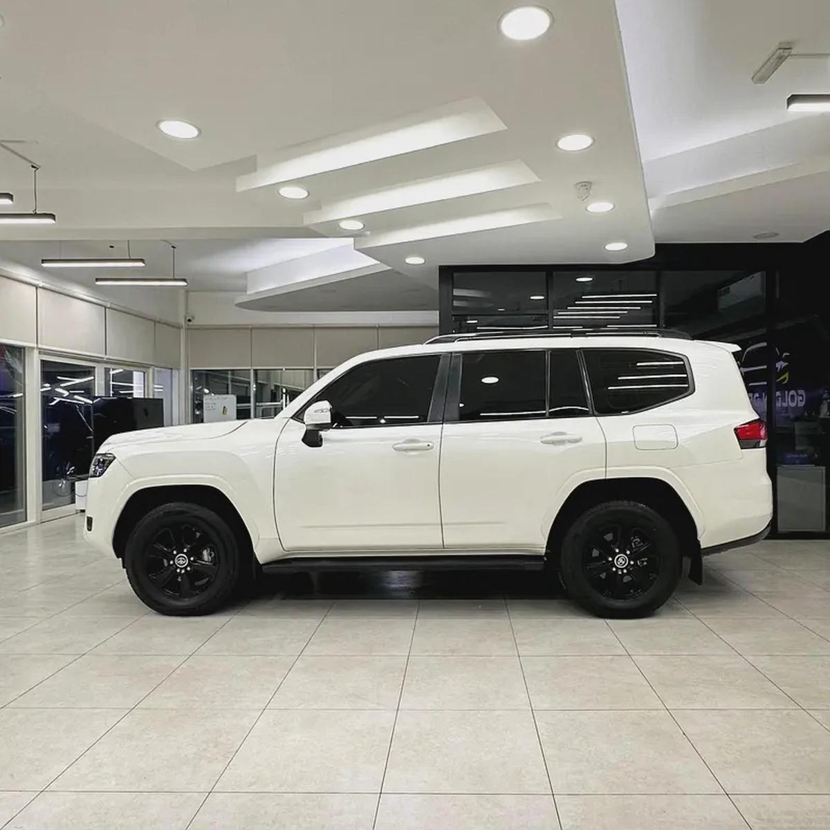 2022 Toyota Land Cruiser 300 GX-2-2