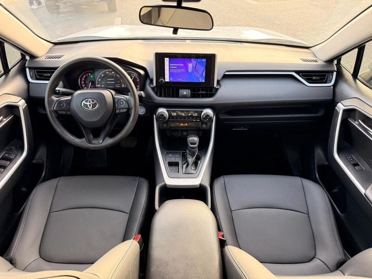 Toyota RAV4 XLE 2.5L full option-4-4