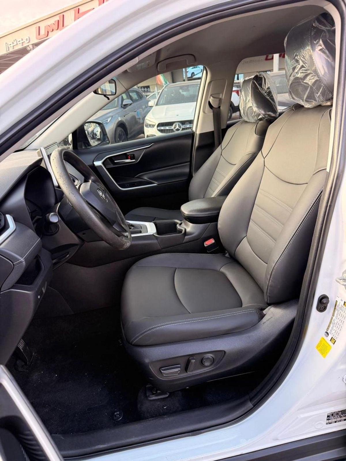 Toyota RAV4 XLE 2.5L full option-5-5