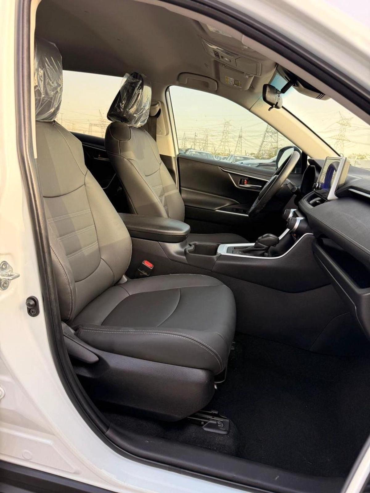 Toyota RAV4 XLE 2.5L full option-12-12