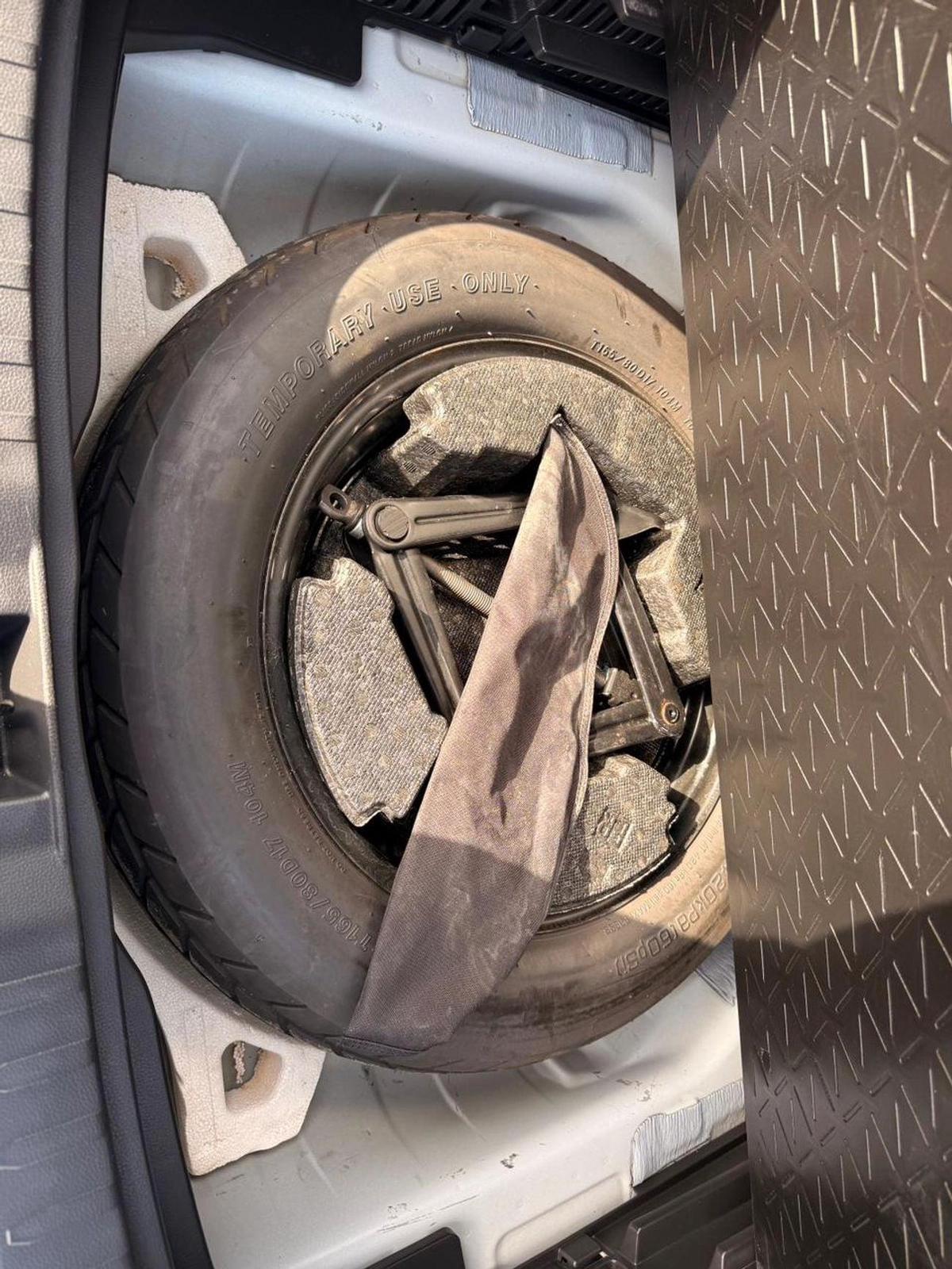 Toyota RAV4 XLE 2.5L full option-18-18