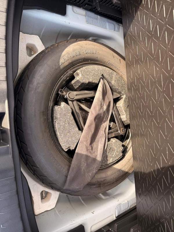 Toyota RAV4 XLE 2.5L full option