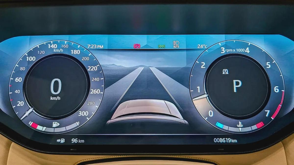 RANGE ROVER - VOGUE - FIRST EDITION - V8 P530 - GCC SPECS - UNDER WARRANTY - 2022 MODEL - GRAY/WHITE-3-3