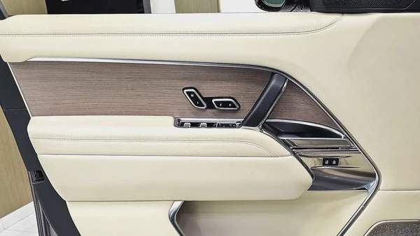 RANGE ROVER - VOGUE - FIRST EDITION - V8 P530 - GCC SPECS - UNDER WARRANTY - 2022 MODEL - GRAY/WHITE