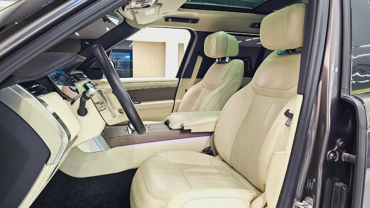 RANGE ROVER - VOGUE - FIRST EDITION - V8 P530 - GCC SPECS - UNDER WARRANTY - 2022 MODEL - GRAY/WHITE-8-8