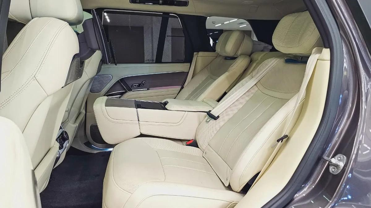 RANGE ROVER - VOGUE - FIRST EDITION - V8 P530 - GCC SPECS - UNDER WARRANTY - 2022 MODEL - GRAY/WHITE-9-9