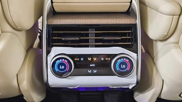 RANGE ROVER - VOGUE - FIRST EDITION - V8 P530 - GCC SPECS - UNDER WARRANTY - 2022 MODEL - GRAY/WHITE