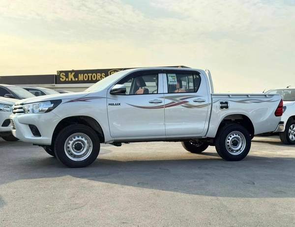 Toyota Hilux BASIC DOUBLE CABIN / 2.4L DIESEL A/T / CHROME HANDLE & REAL CHROME BUMPER (CODE # HD)
