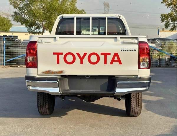 Toyota Hilux BASIC DOUBLE CABIN / 2.4L DIESEL A/T / CHROME HANDLE & REAL CHROME BUMPER (CODE # HD)