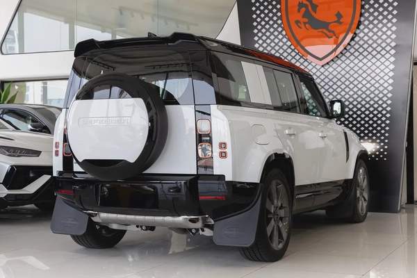 Land Rover Defender | 110 X-Dynamic HSE P400 | GCC Specs | 2026 (Export)