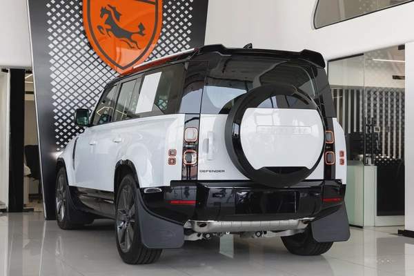 Land Rover Defender | 110 X-Dynamic HSE P400 | GCC Specs | 2026 (Export)