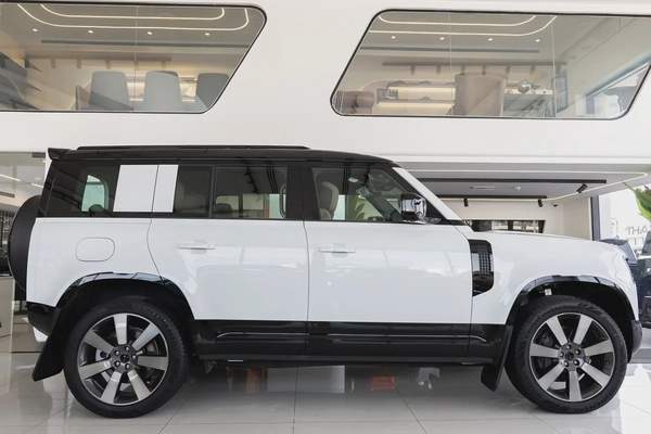 Land Rover Defender | 110 X-Dynamic HSE P400 | GCC Specs | 2026 (Export)