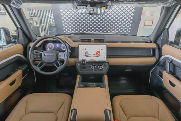 Land Rover Defender | 110 X-Dynamic HSE P400 | GCC Specs | 2026 (Export)