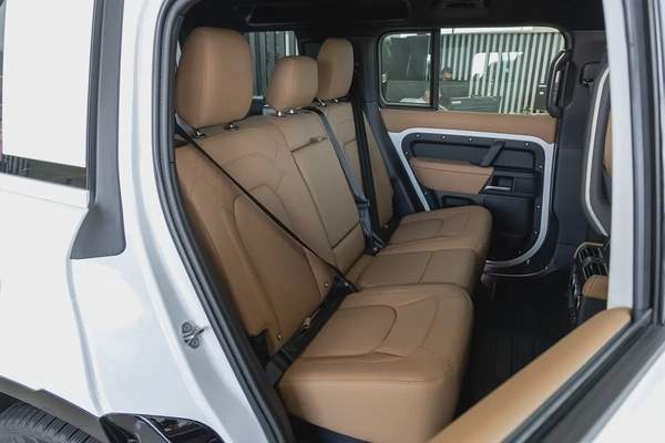 Land Rover Defender | 110 X-Dynamic HSE P400 | GCC Specs | 2026 (Export)