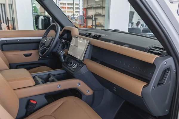 Land Rover Defender | 110 X-Dynamic HSE P400 | GCC Specs | 2026 (Export)