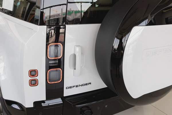 Land Rover Defender | 110 X-Dynamic HSE P400 | GCC Specs | 2026 (Export)