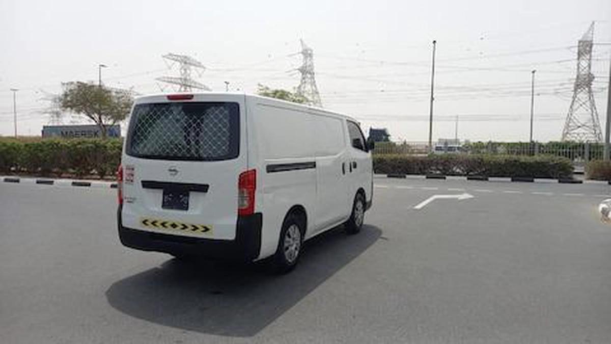 NISSAN URVAN 2020-2-2