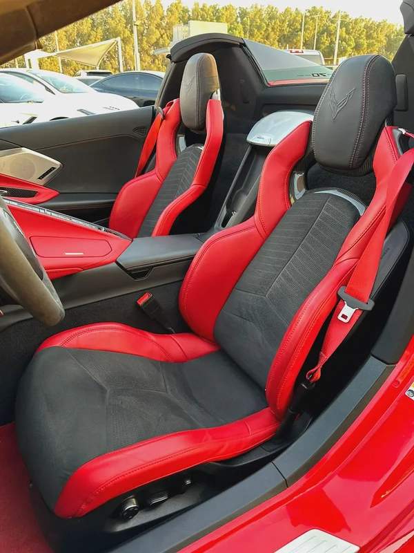 CHEVROLET CORVETTE C8 3LT GCC 2023 70th anniversary Hardtop Convertible Free Contract Service Till
