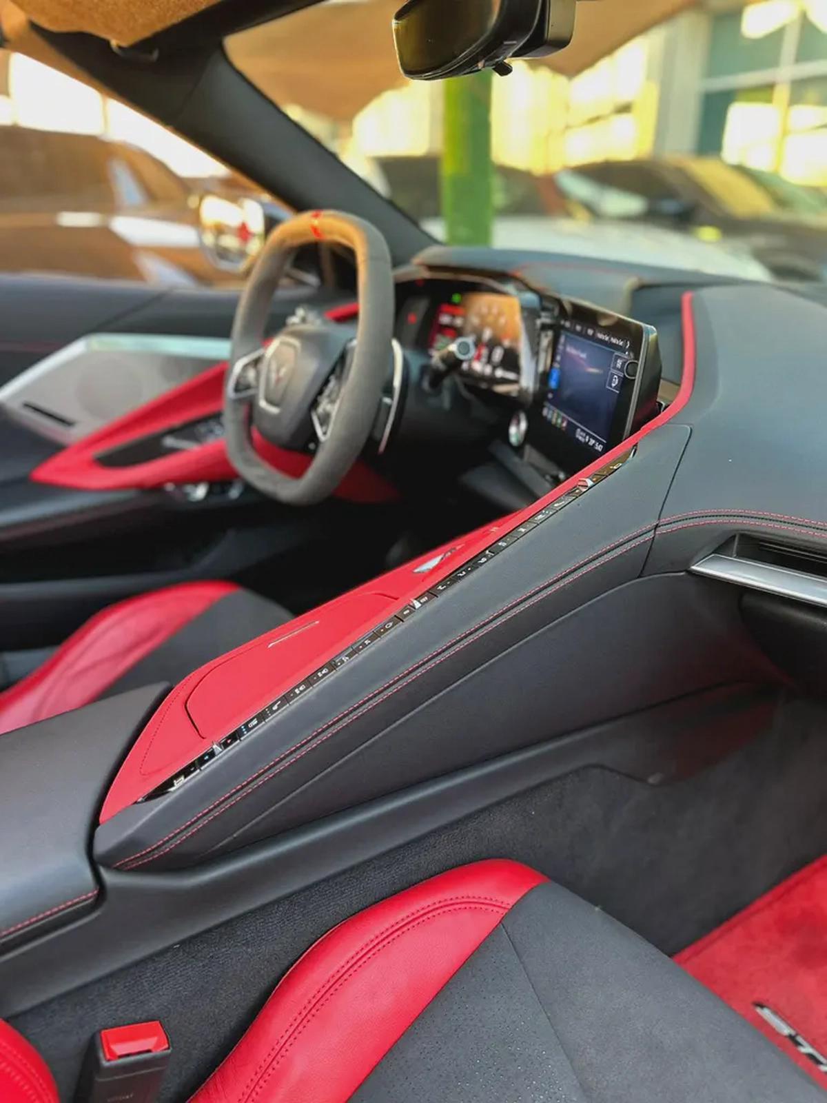 CHEVROLET CORVETTE C8 3LT GCC 2023 70th anniversary Hardtop Convertible Free Contract Service Till-8-8