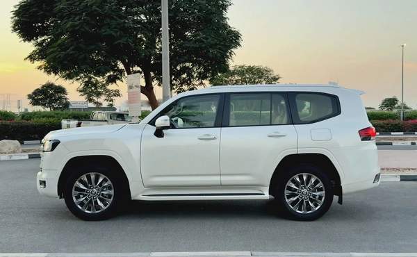 2024 Toyota Land Cruiser GXR 4.0l V6, Dealer Warranty, GCC Specifications