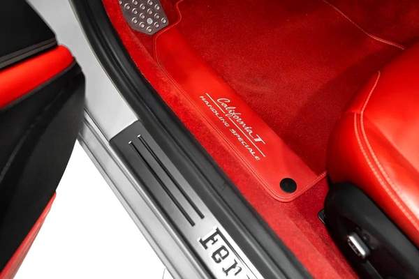 2016 FERRARI CALIFORNIA T | VERY LOW MILEAGE | HANDLING SPECIALE | CARBON LED STEERING |