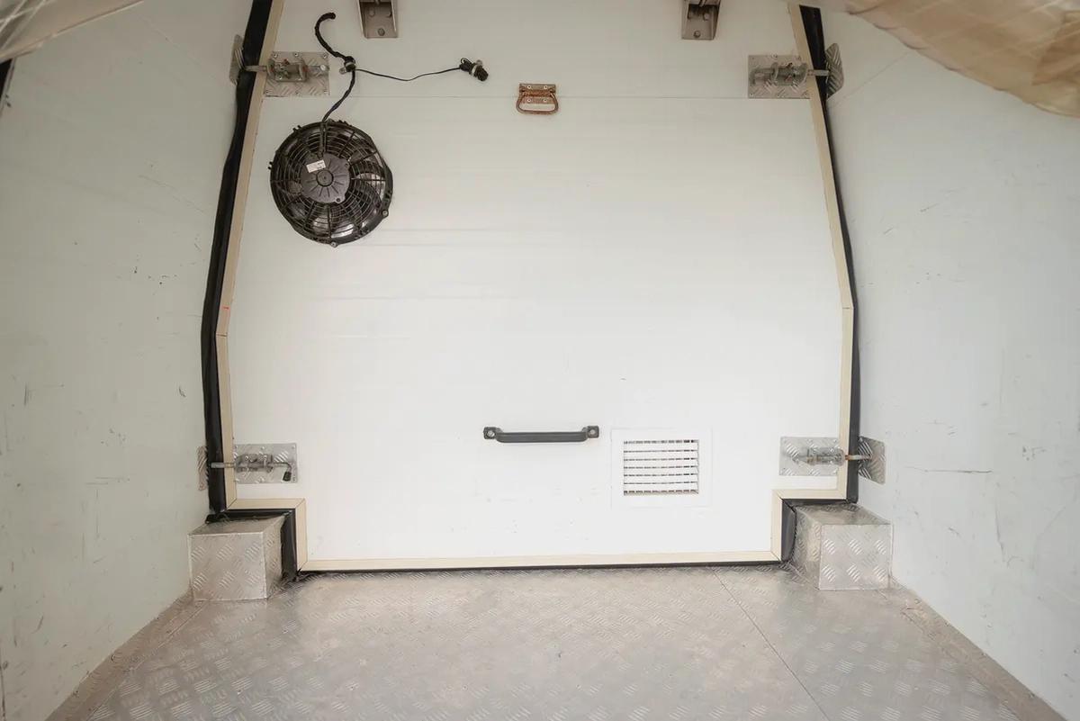 Urvan | High Roof Freezer Van | Manual | GCC Specs | Ref#N26583-8-8